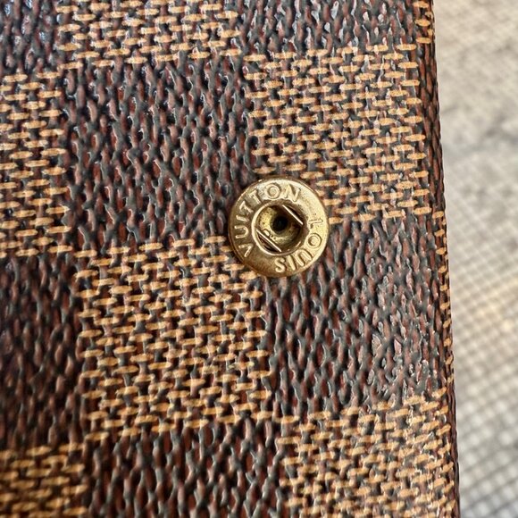 Louis Vuitton Vintage Damier Ebene 4 Key Holder - Picture 10 of 14